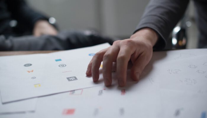 Hand op papier